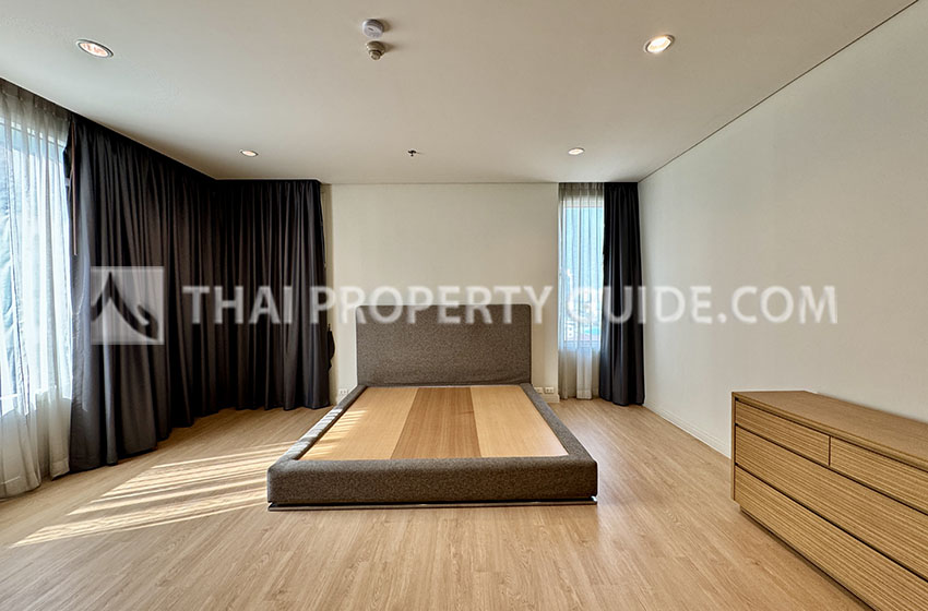 Condominium in Sathorn : The Royal Saladaeng 